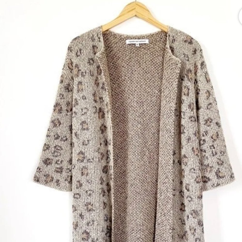 Cupcakes & Cashmere Leopard 3/4 sleeve Cardigan.- Size L